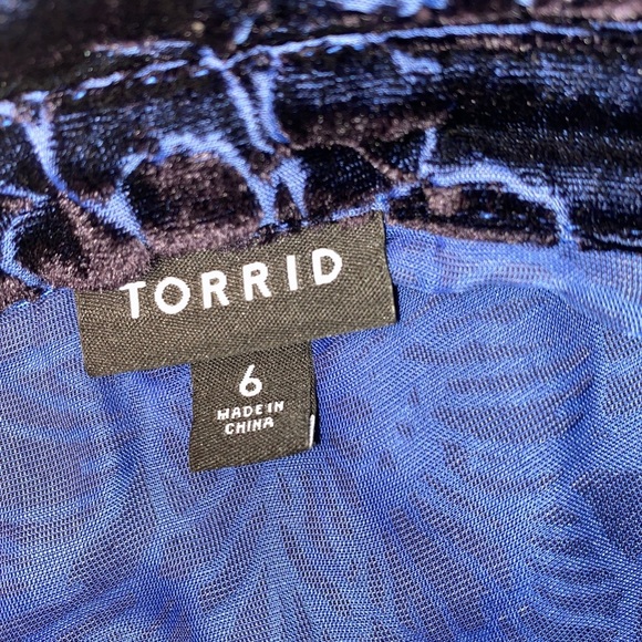 TORRID Madison Velvet Burnout Tunic Blouse in Purple and Black Size 6XL - Picture 6 of 9